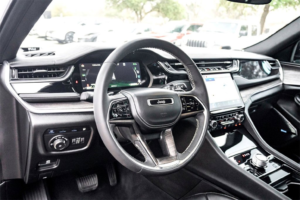 Used 2023 Jeep Grand Cherokee Overland image 15
