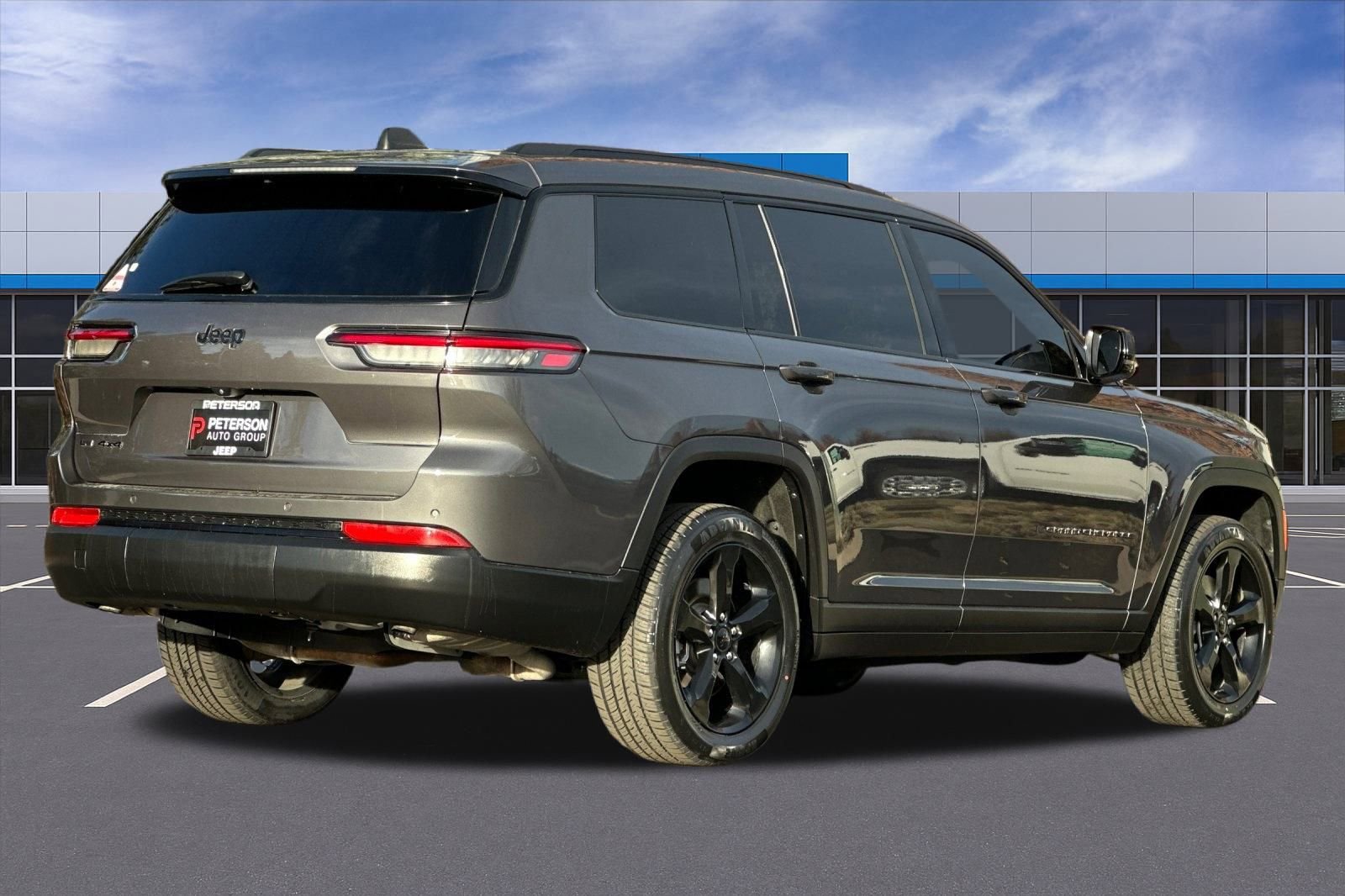 Used 2022 Jeep Grand Cherokee L Laredo image 4