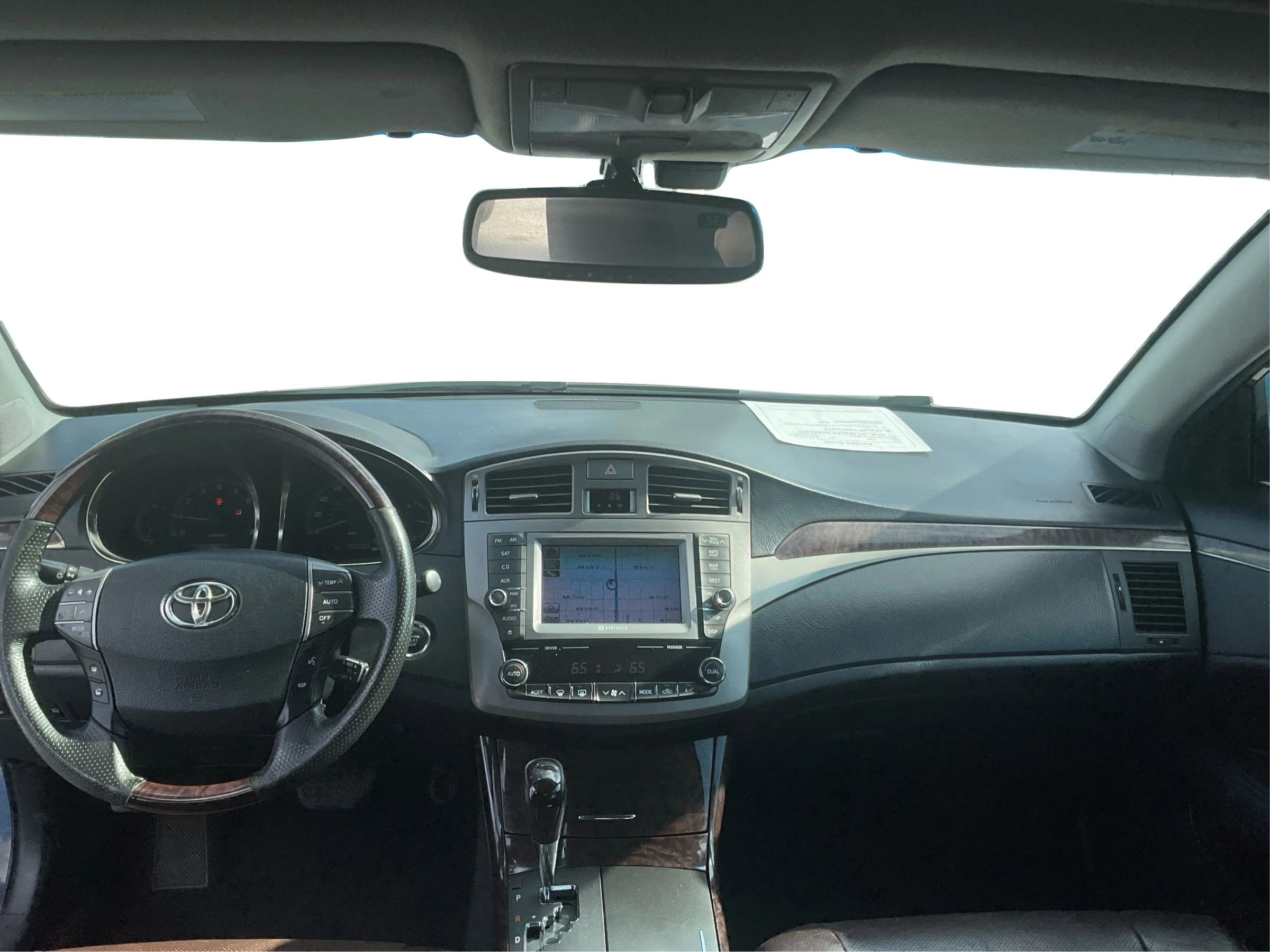 Used 2012 Toyota Avalon Limited image 21