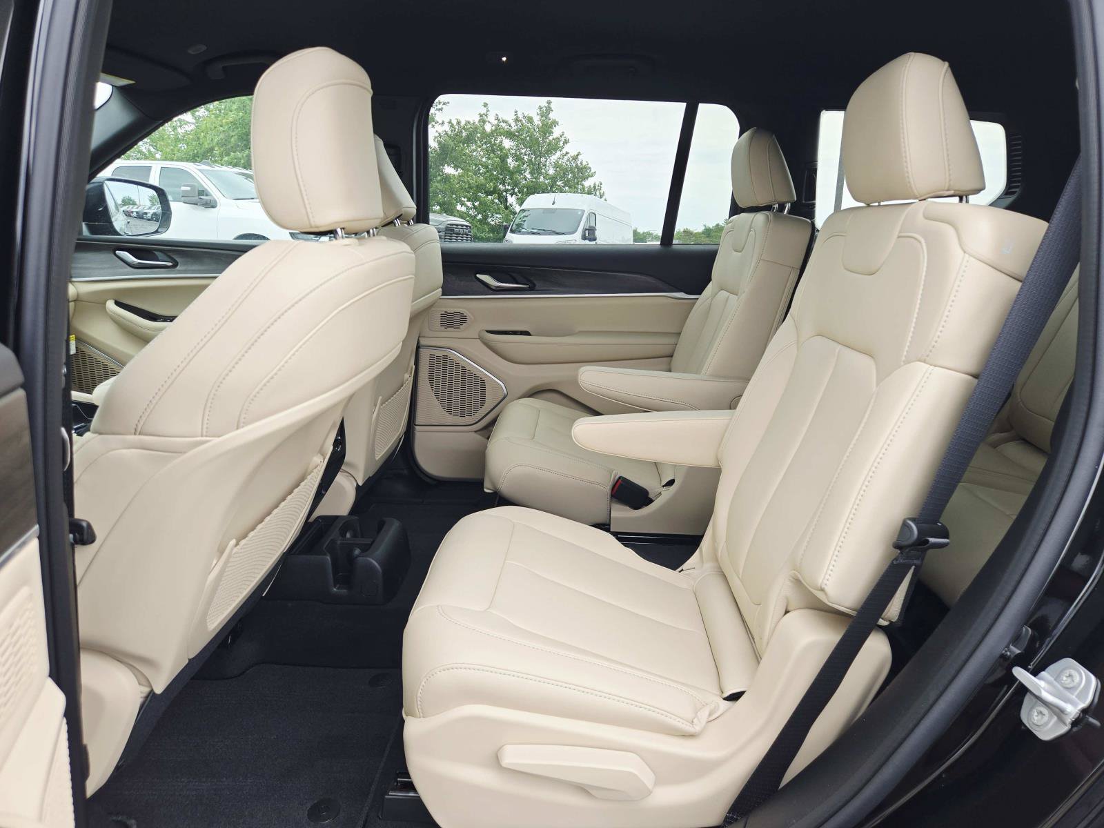 New 2026 Jeep Grand Cherokee L Limited AWD/4WD image 13