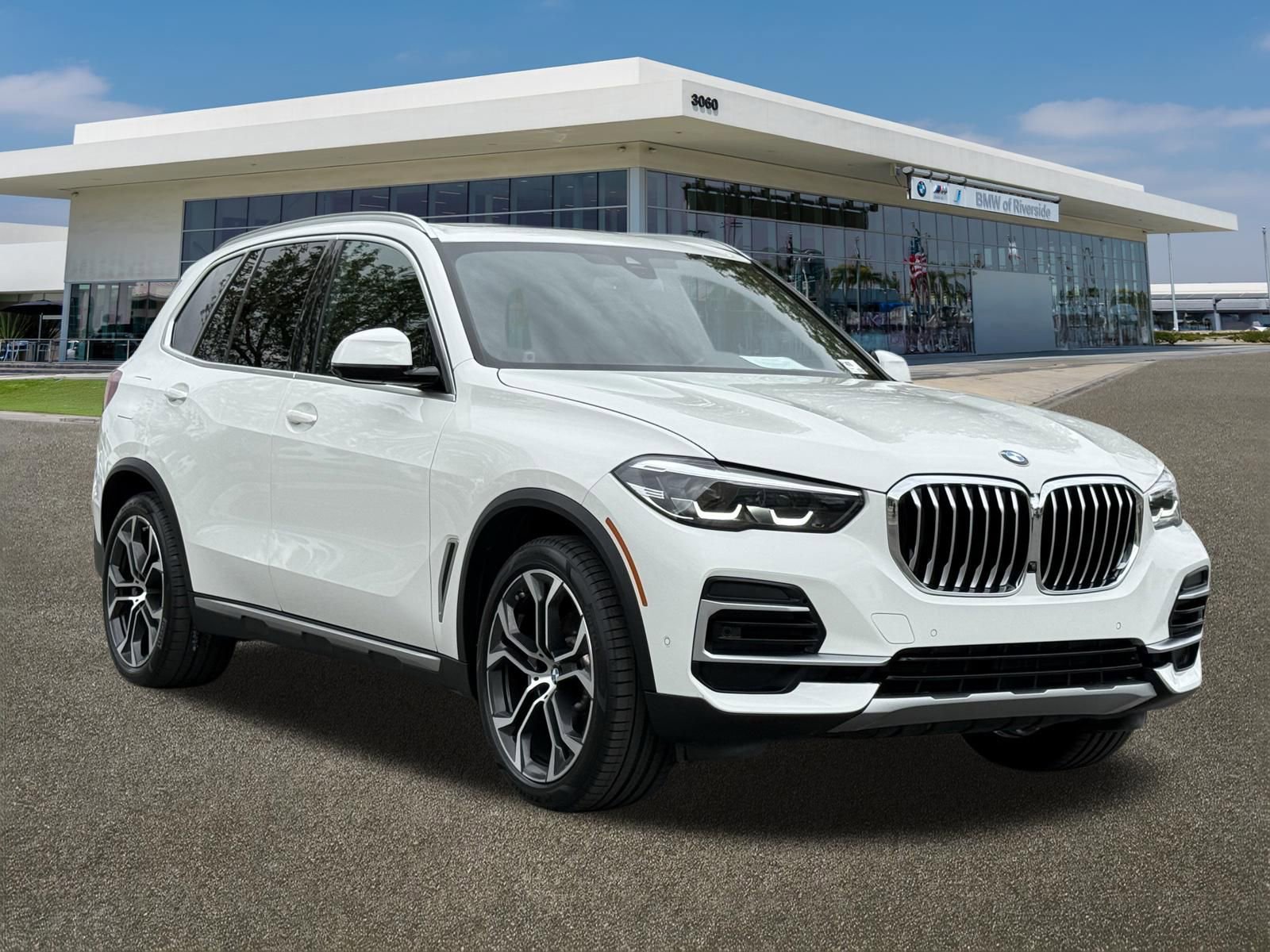 Certified 2023 BMW X5 xDrive40i w/ Parking Assistance Package AWD/4WD image 2
