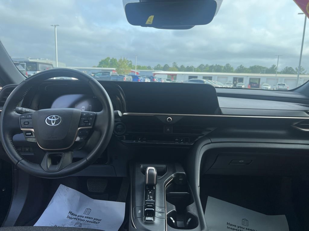 Used 2023 Toyota Crown AWD/4WD image 17