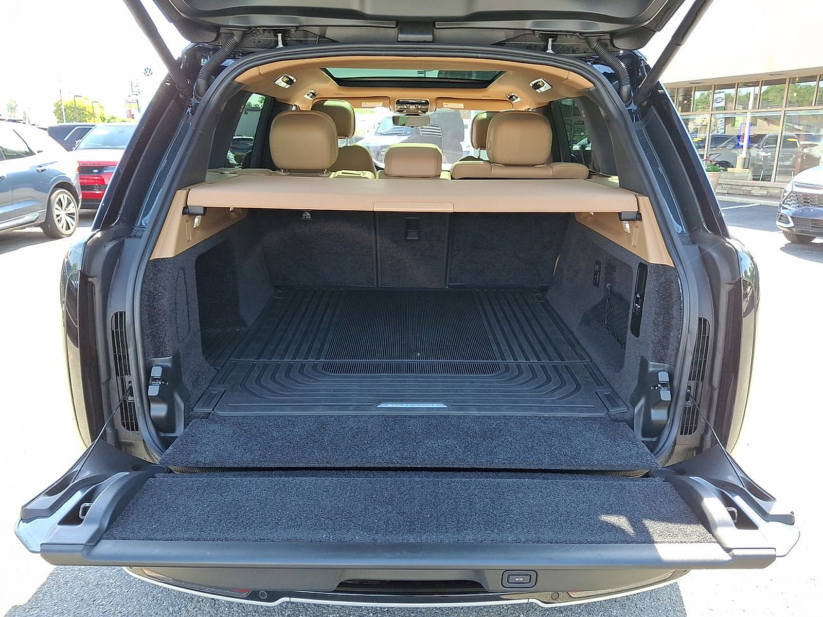 Certified 2023 Land Rover Range Rover SE AWD/4WD image 28
