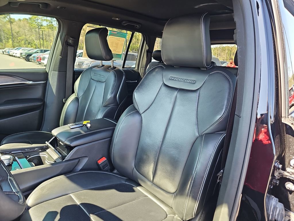 Used 2022 Jeep Grand Cherokee Overland w/ Luxury Tech Group IV image 19