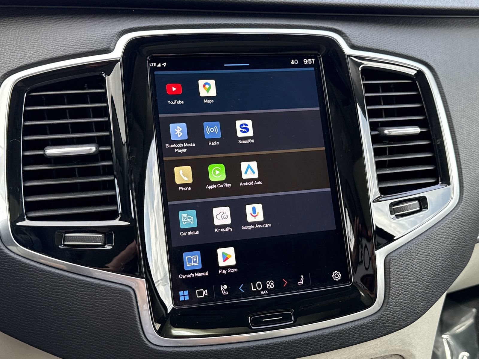 Used 2024 Volvo XC90 T8 Plus w/ Protection Package Premier image 23