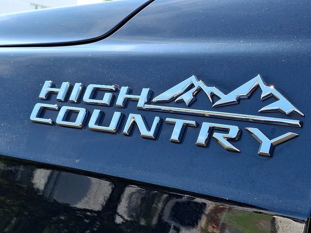 Certified 2022 Chevrolet Suburban High Country AWD/4WD image 37