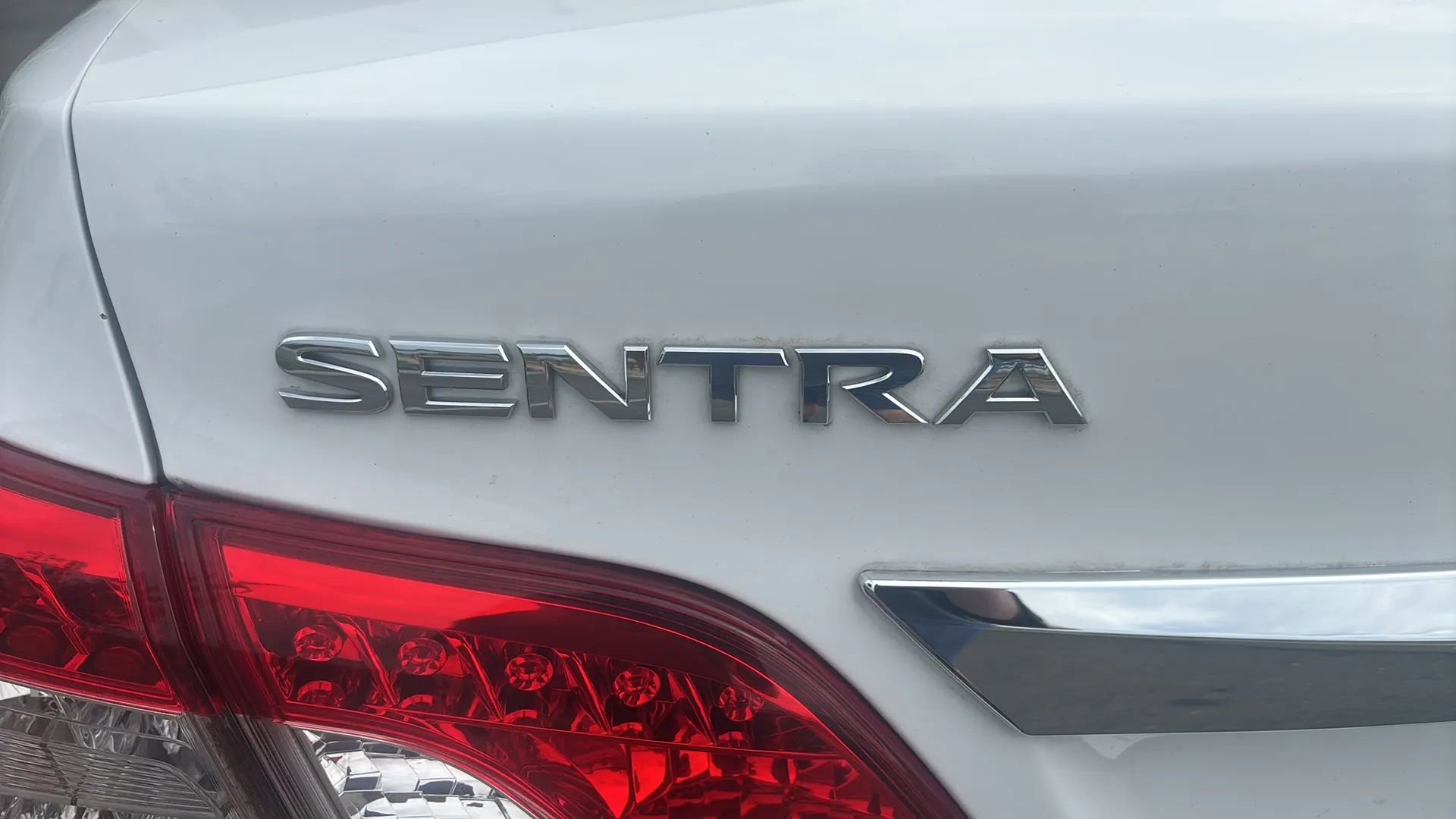 Used 2015 Nissan Sentra SV image 11