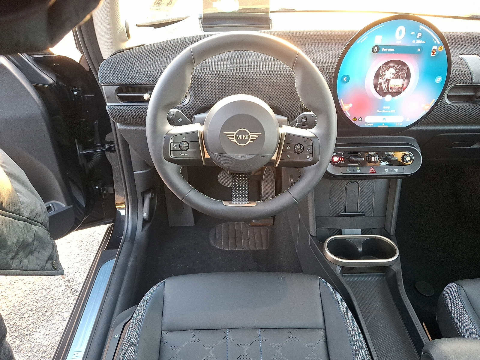 Used 2025 MINI Cooper 2-Door Hardtop image 12