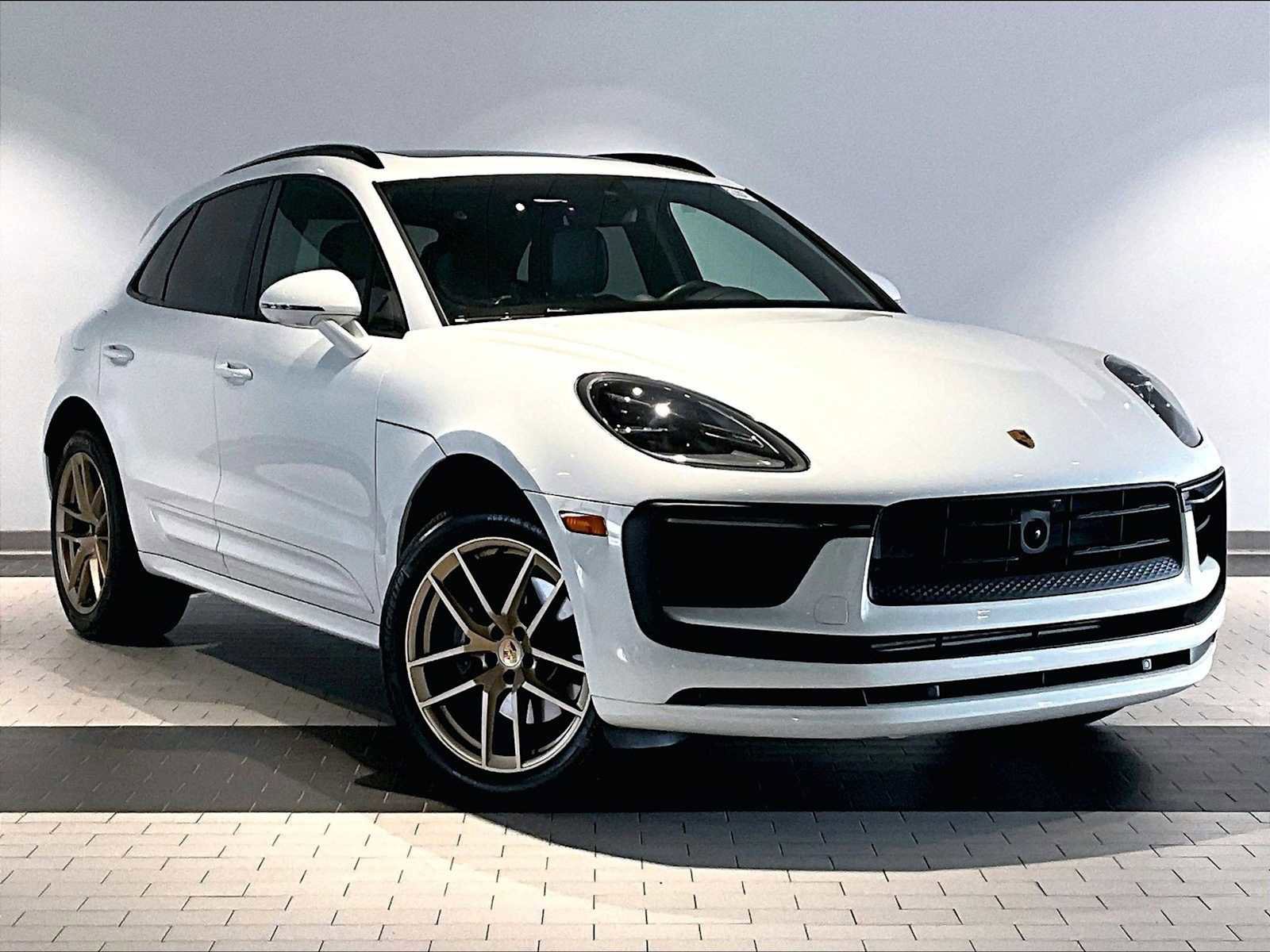 Used 2025 Porsche Macan image 12