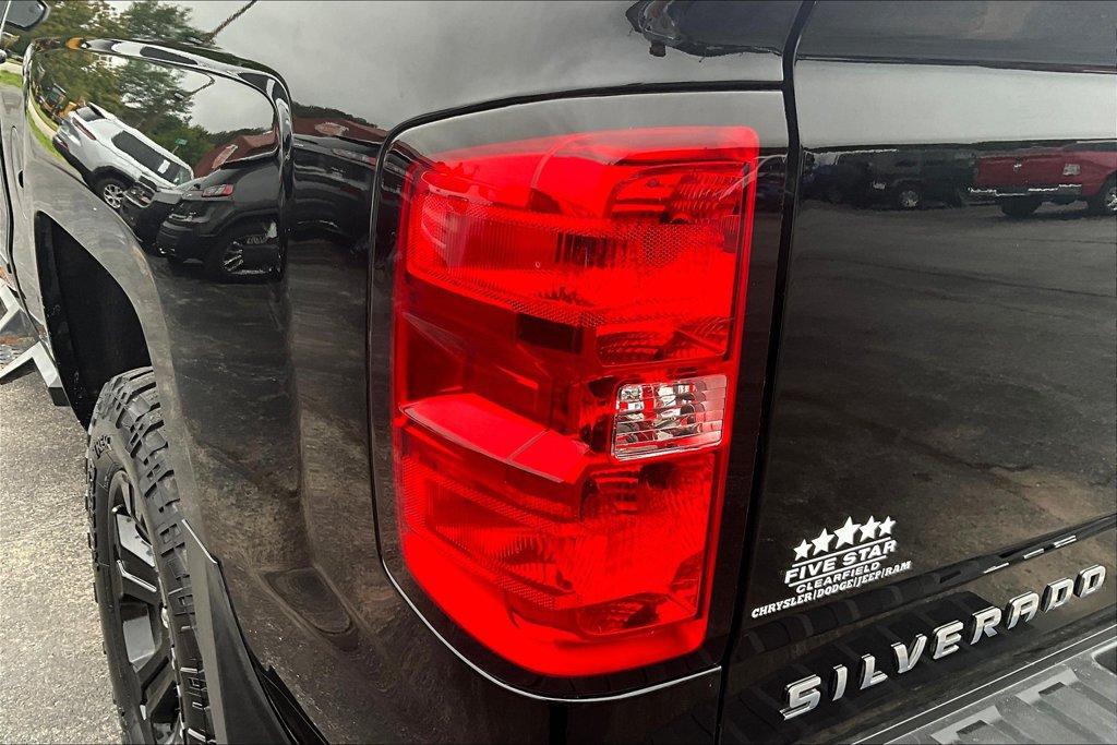 Used 2018 Chevrolet Silverado 1500 LT w/ Midnight Edition AWD/4WD image 27