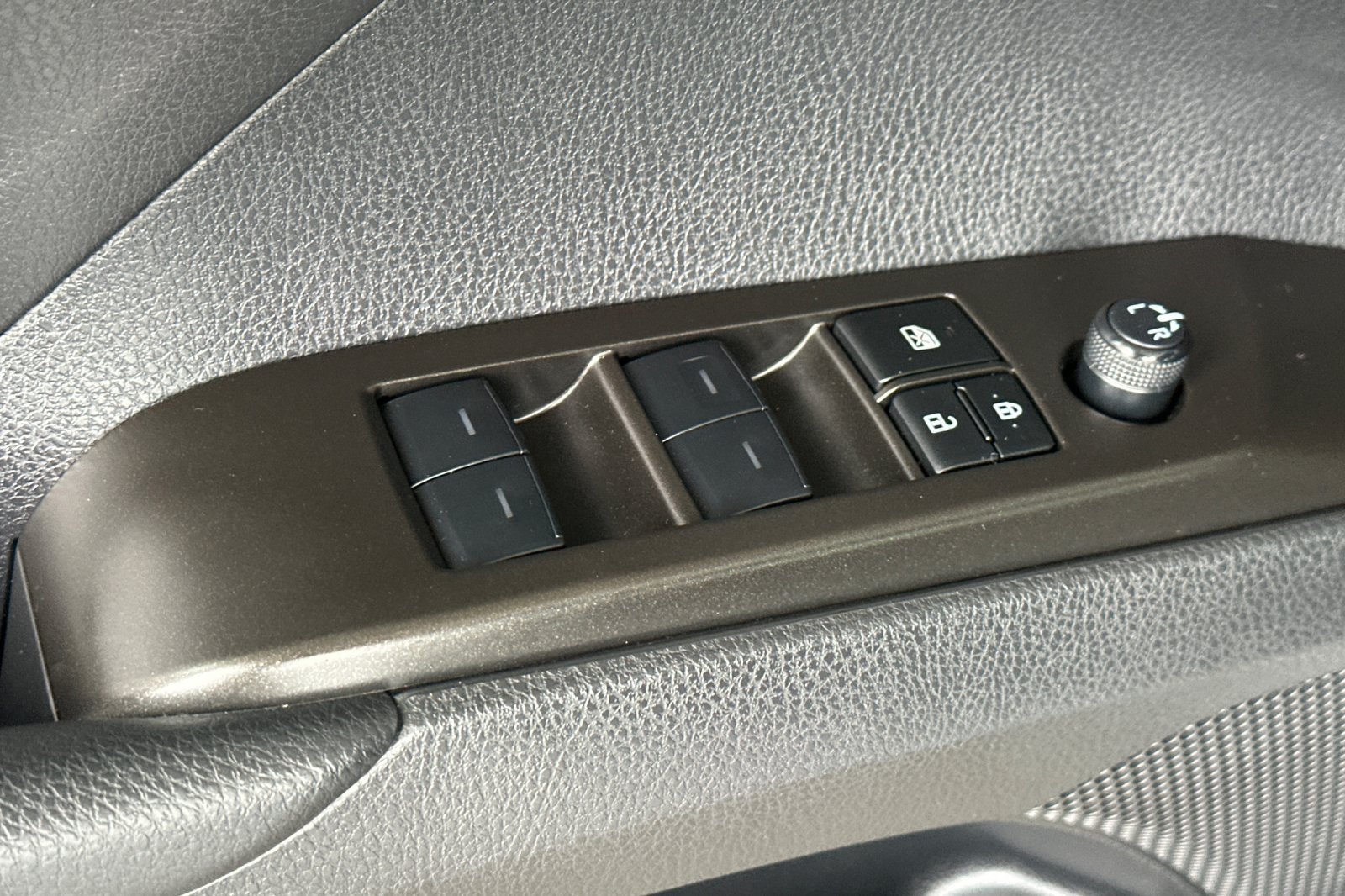 Used 2024 Toyota Camry SE FWD image 12
