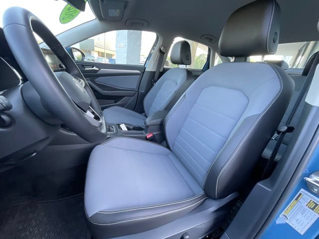 Used 2025 Volkswagen Jetta SE FWD image 12