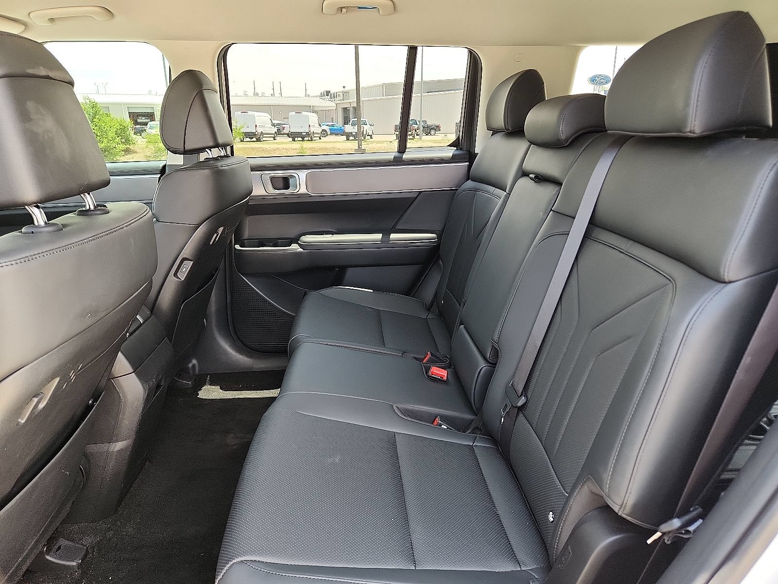 Used 2025 Hyundai Santa Fe SEL FWD image 8