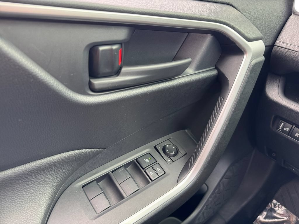Certified 2019 Toyota RAV4 LE w/ Carpet Mat Package AWD/4WD image 11