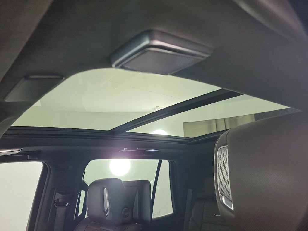 Certified 2021 Cadillac Escalade Sport Platinum w/ Heavy-Duty Trailer Package image 16