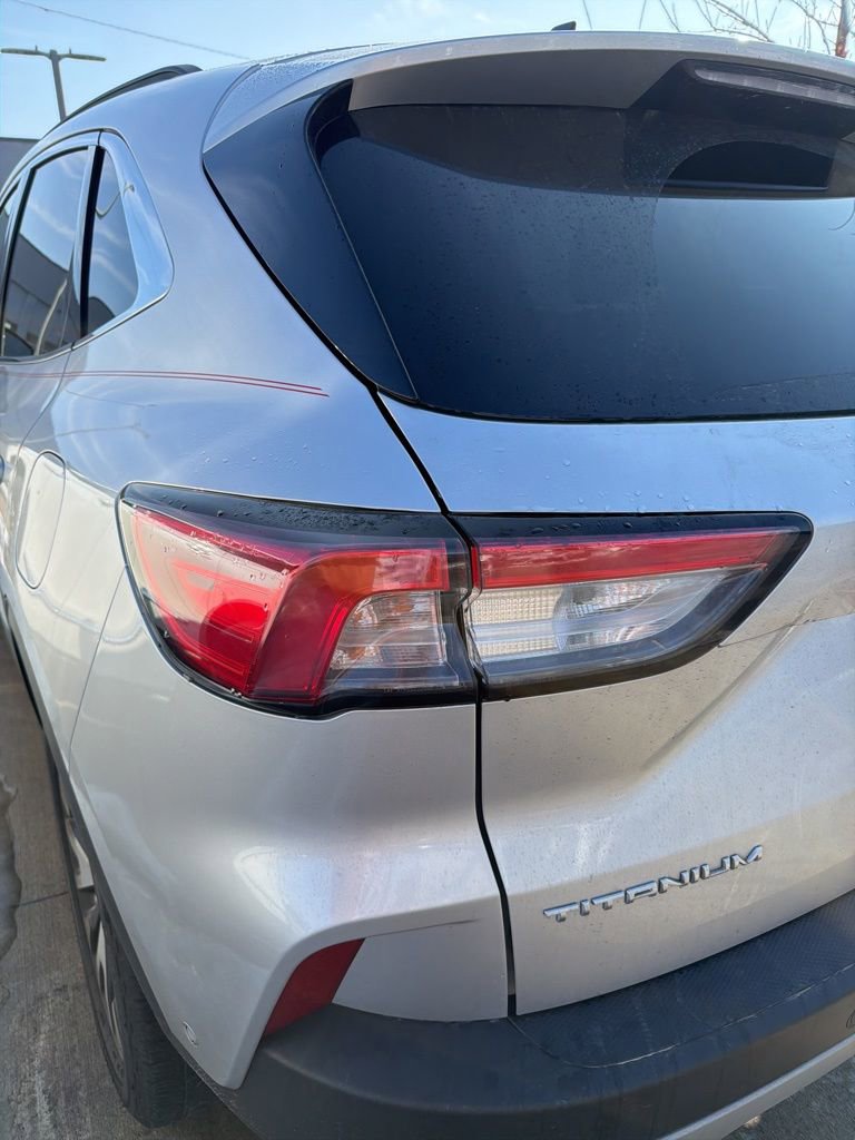 Used 2020 Ford Escape Titanium image 18
