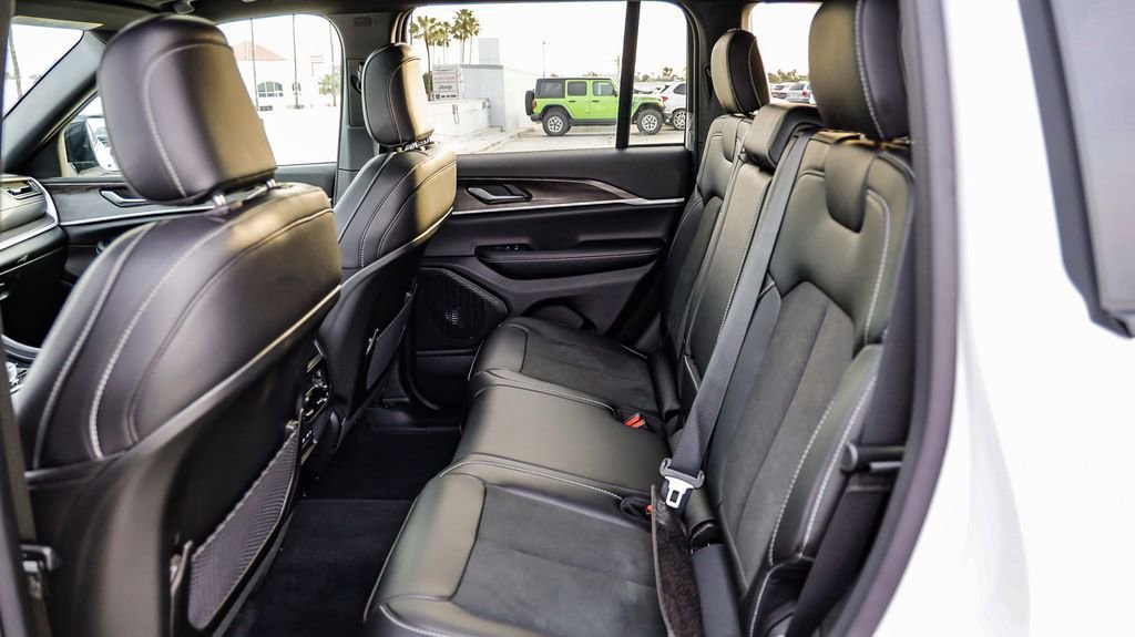 New 2026 Jeep Grand Cherokee Altitude AWD/4WD image 22