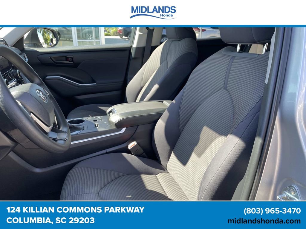 Used 2023 Toyota Highlander L FWD image 16