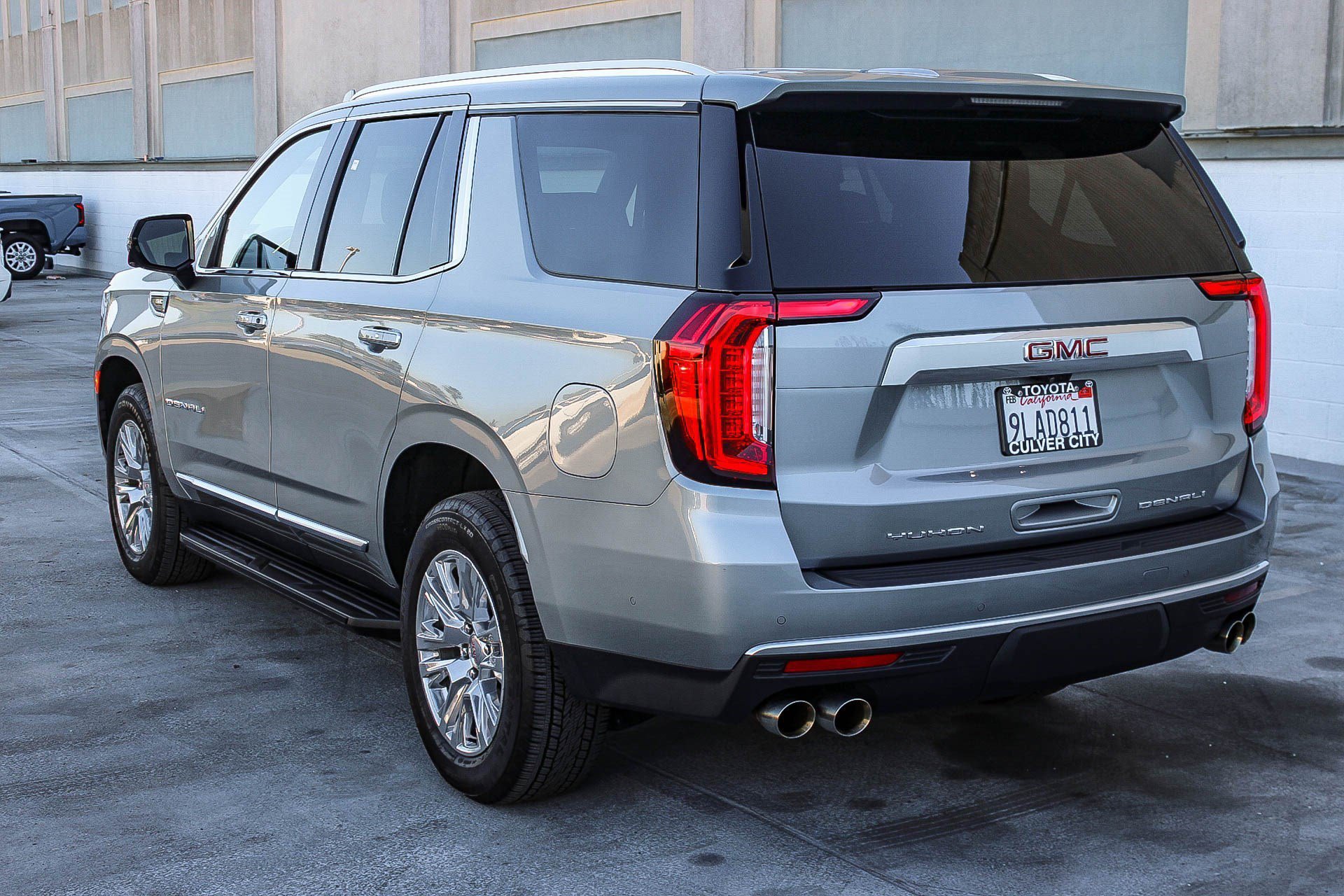 Used 2024 GMC Yukon Denali w/ Advanced Technology Package AWD/4WD image 7