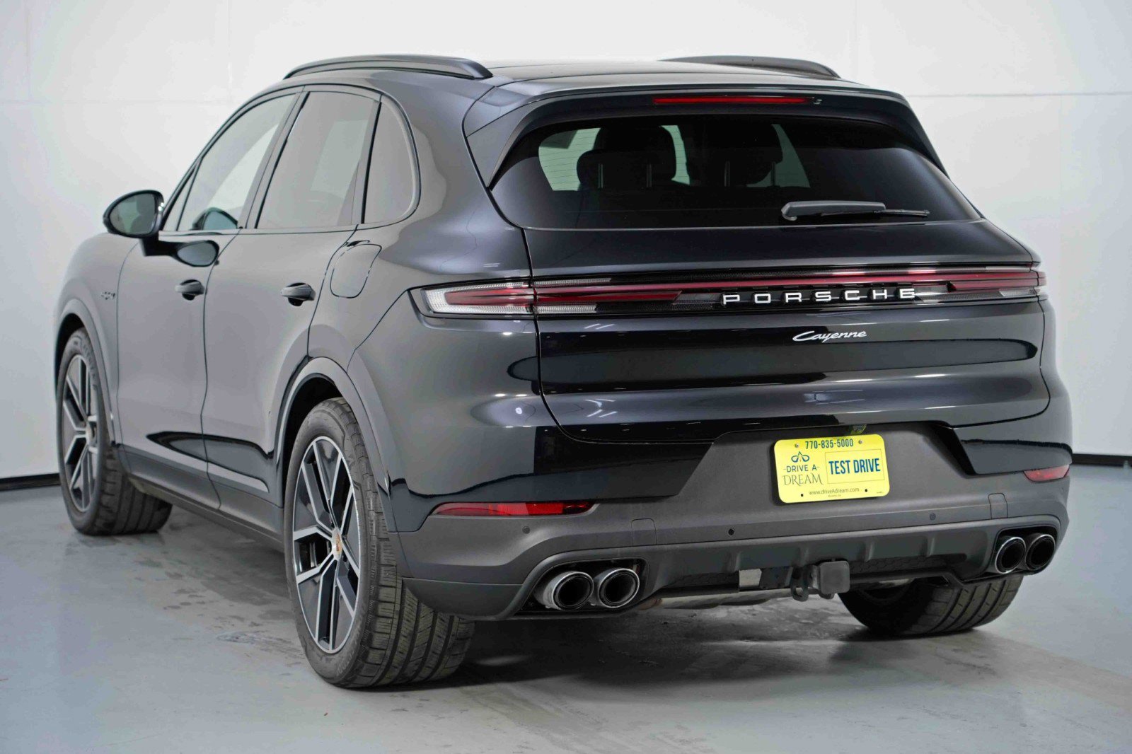 Used 2024 Porsche Cayenne w/ Premium Package image 53