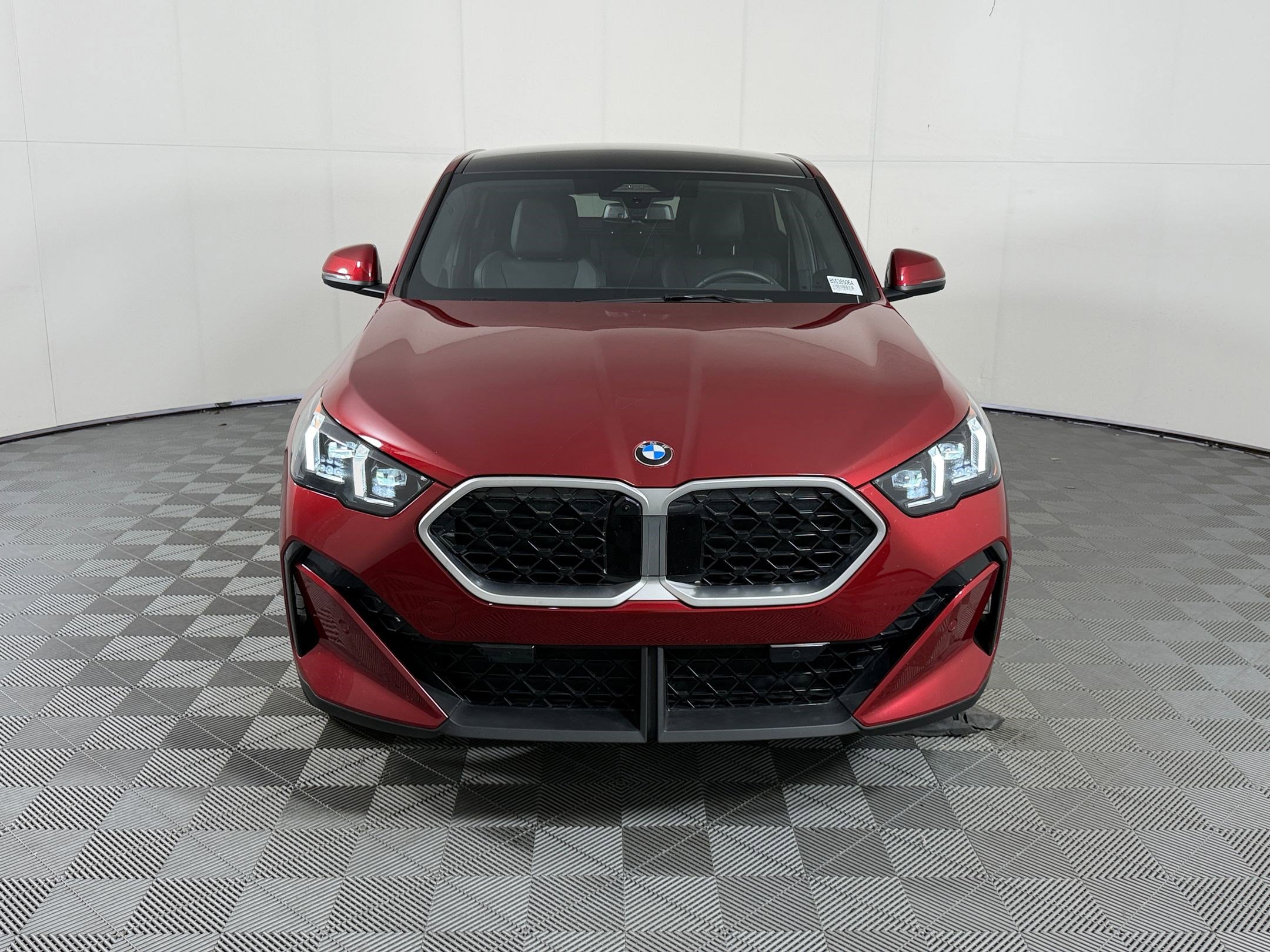 Used 2025 BMW X2 xDrive28i AWD/4WD image 6