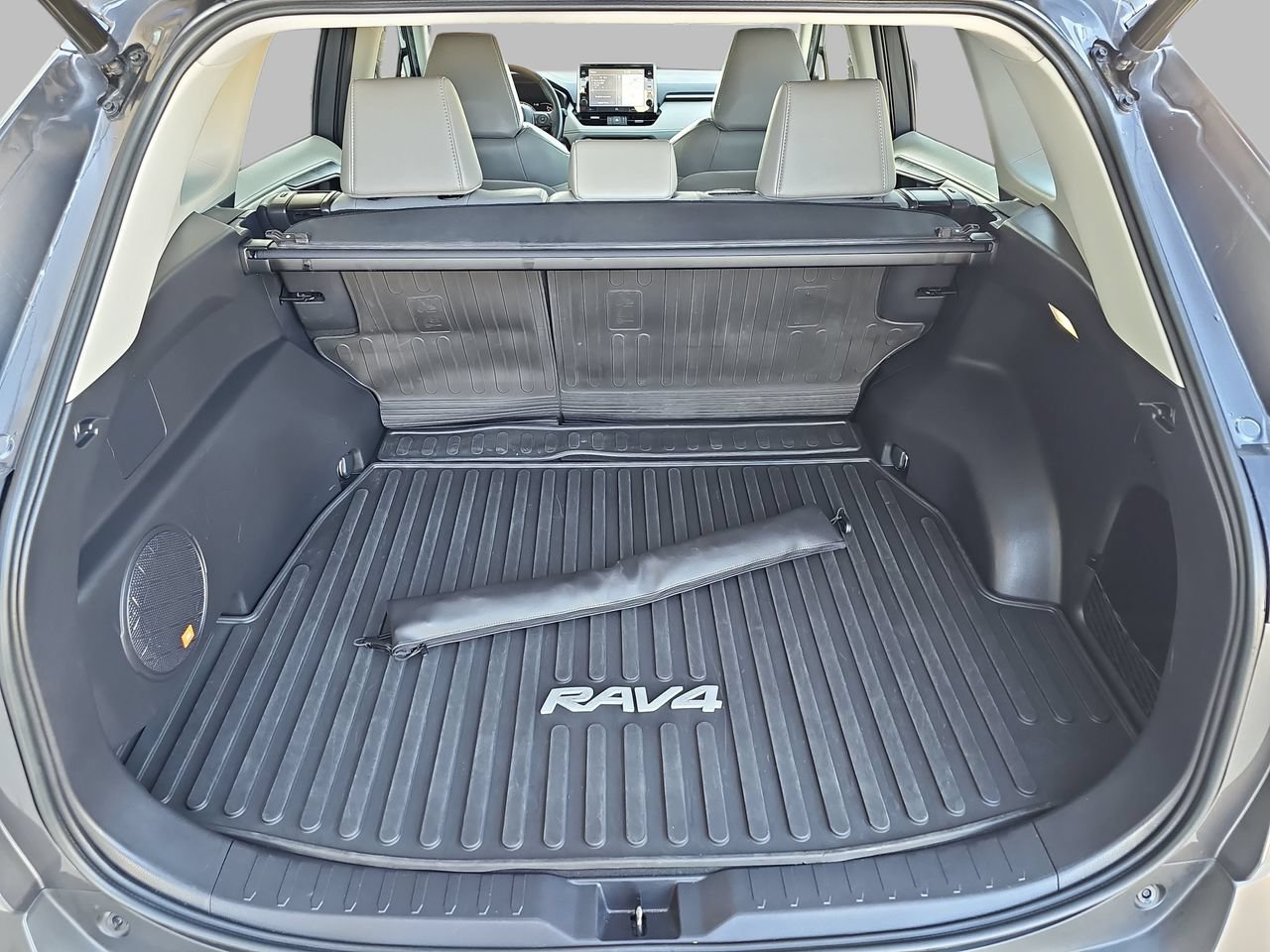 Used 2022 Toyota RAV4 Limited AWD/4WD image 15