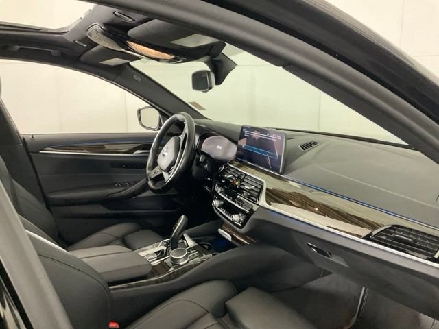 Used 2021 BMW 530e xDrive w/ Premium Package AWD/4WD image 28