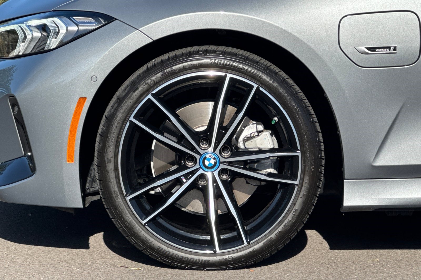Used 2023 BMW 330e xDrive w/ M Sport Package AWD/4WD image 38