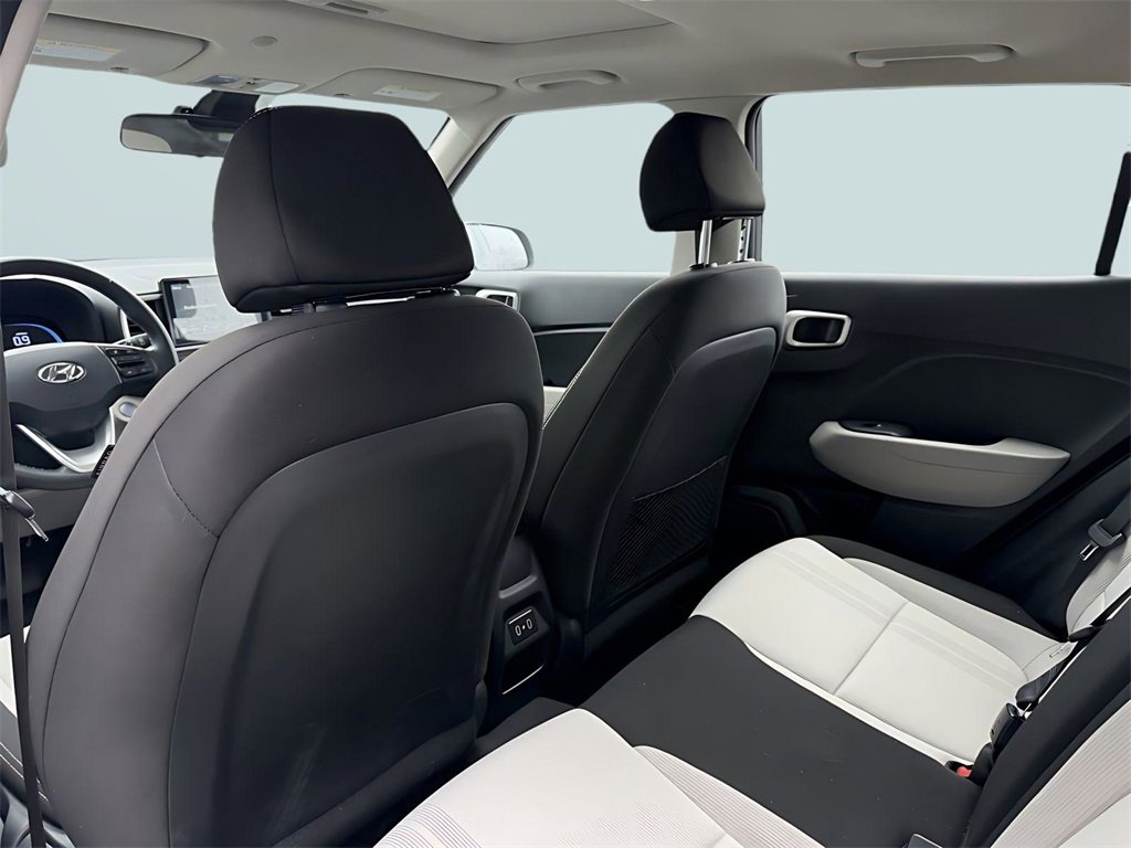 Certified 2025 Hyundai Venue SEL image 29