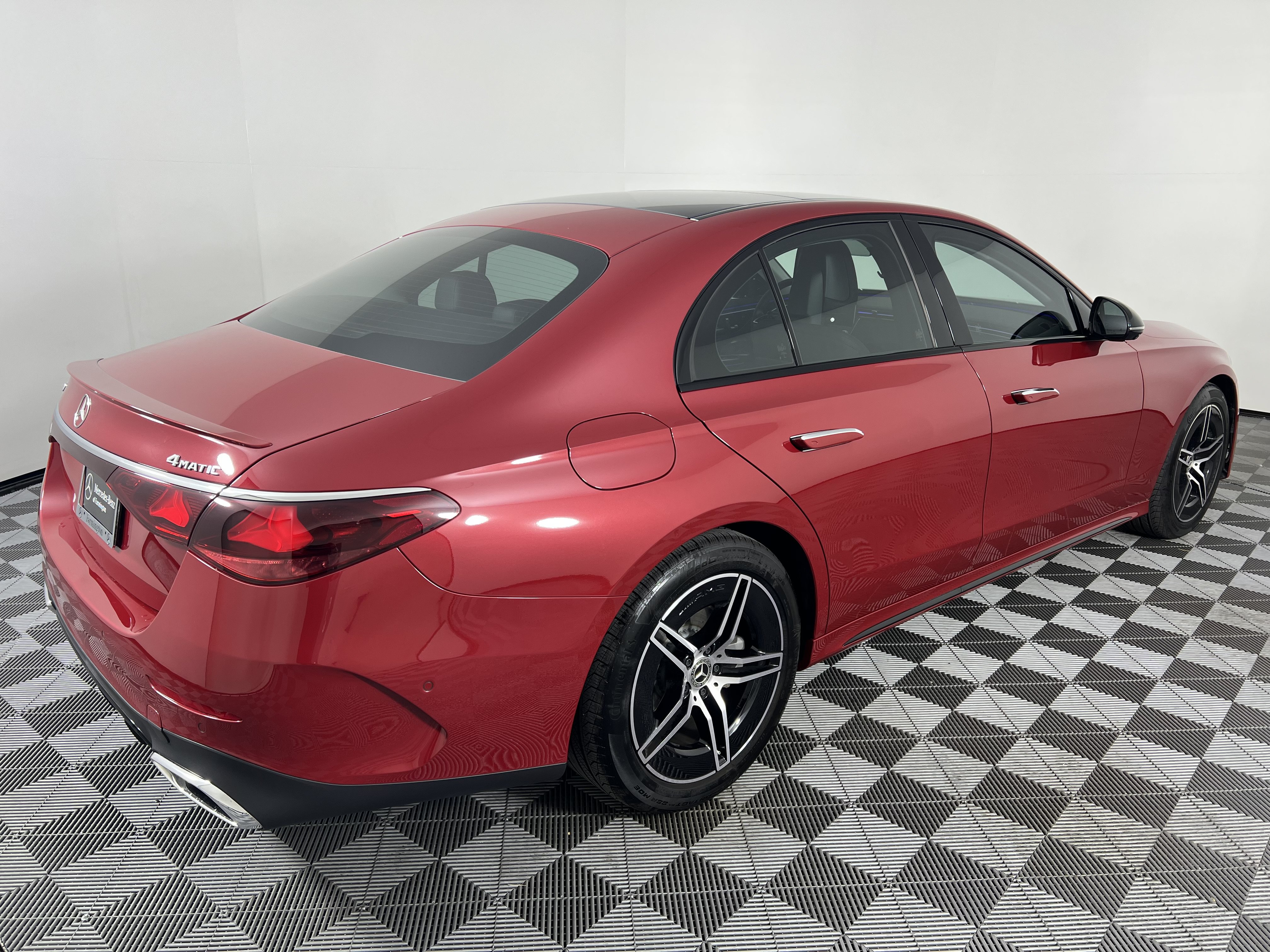 Used 2025 Mercedes-Benz E 350 4MATIC Sedan image 13