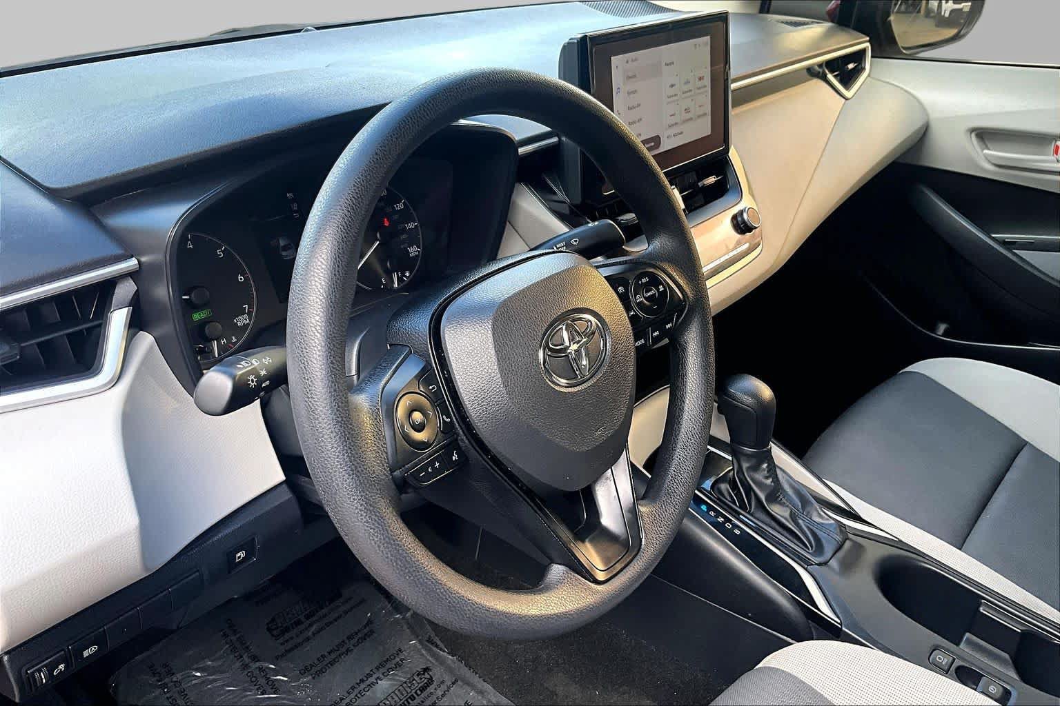 Used 2025 Toyota Corolla LE FWD image 17