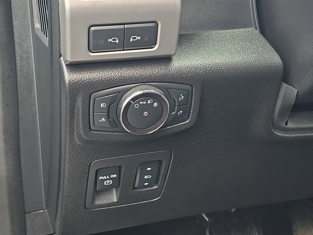 Used 2018 Ford F150 Platinum w/ Equipment Group 701A Luxury image 27