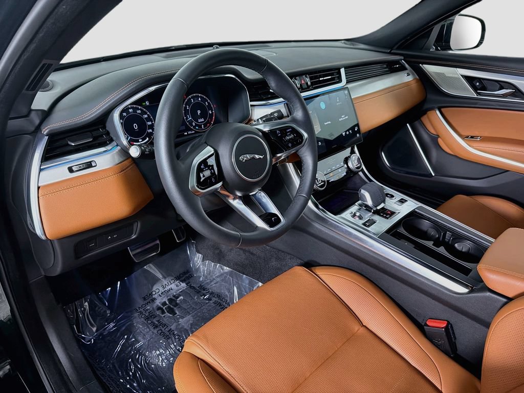 Used 2024 Jaguar XF R-Dynamic SE AWD/4WD image 9