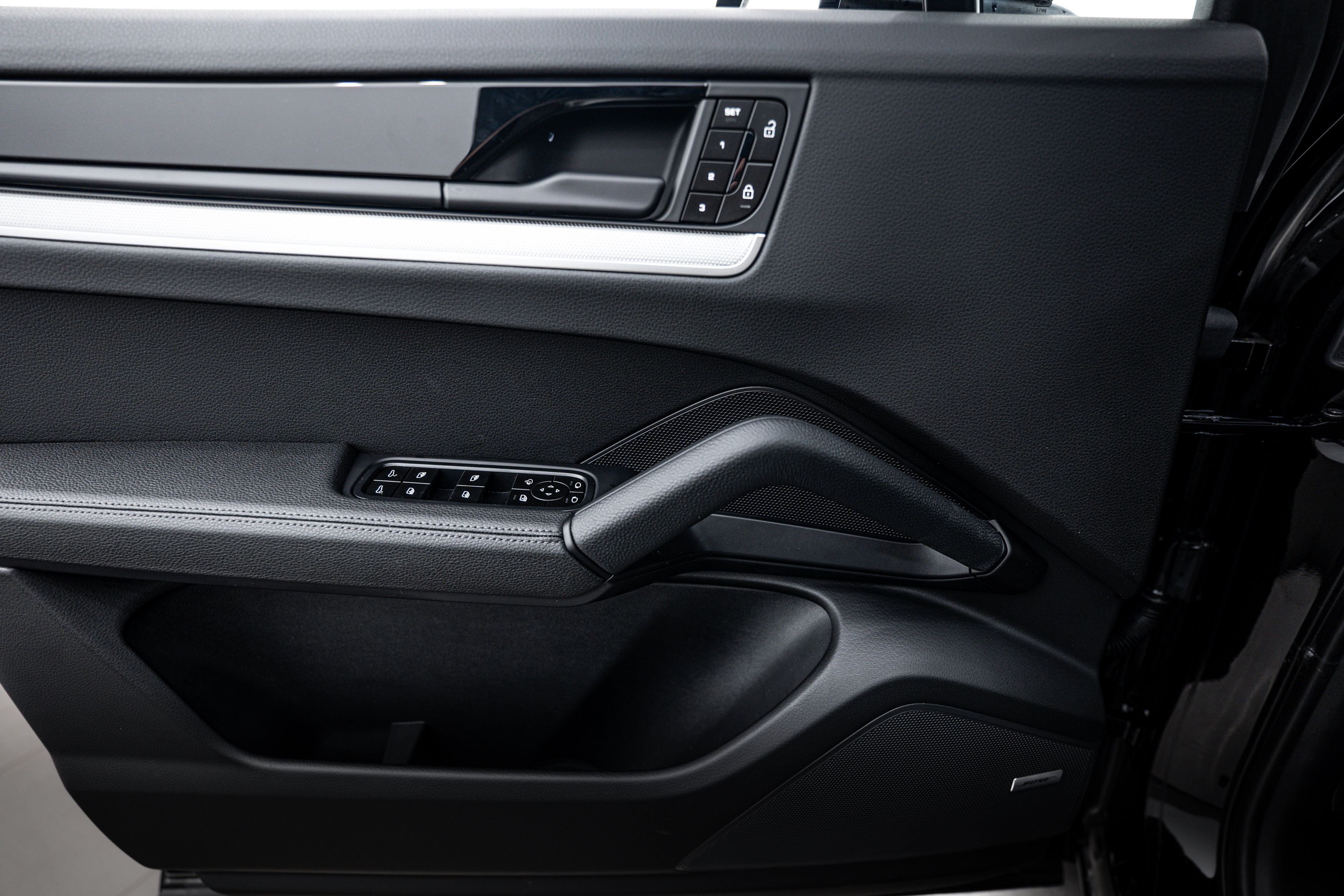 Certified 2025 Porsche Cayenne Coupe image 17