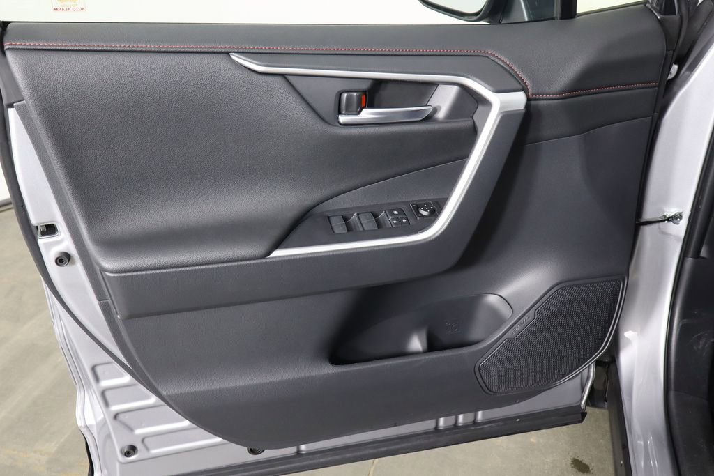 Used 2025 Toyota RAV4 XSE w/ Weather Package AWD/4WD image 19