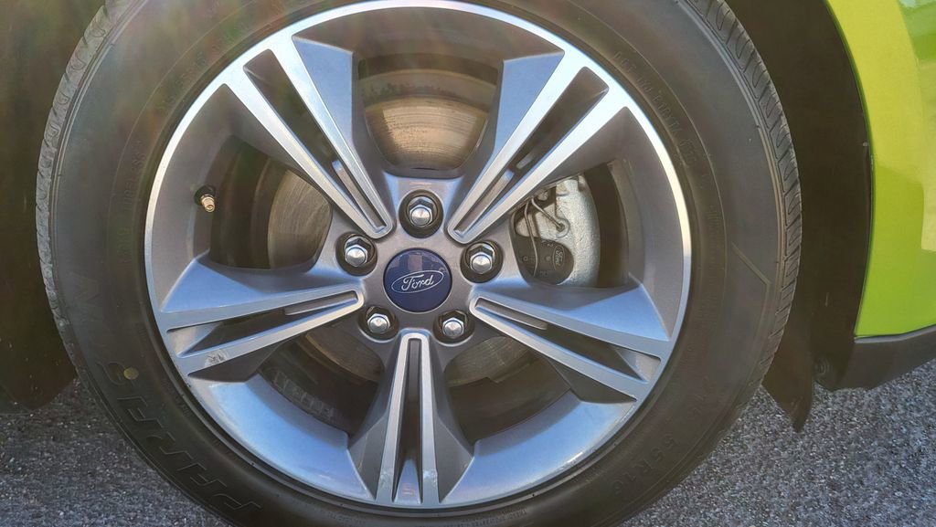 Used 2018 Ford Focus SE w/ SE Appearance Package image 11