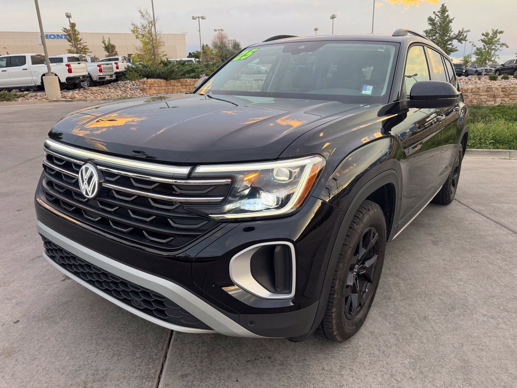 Used 2025 Volkswagen Atlas Peak Edition SE AWD/4WD image 3