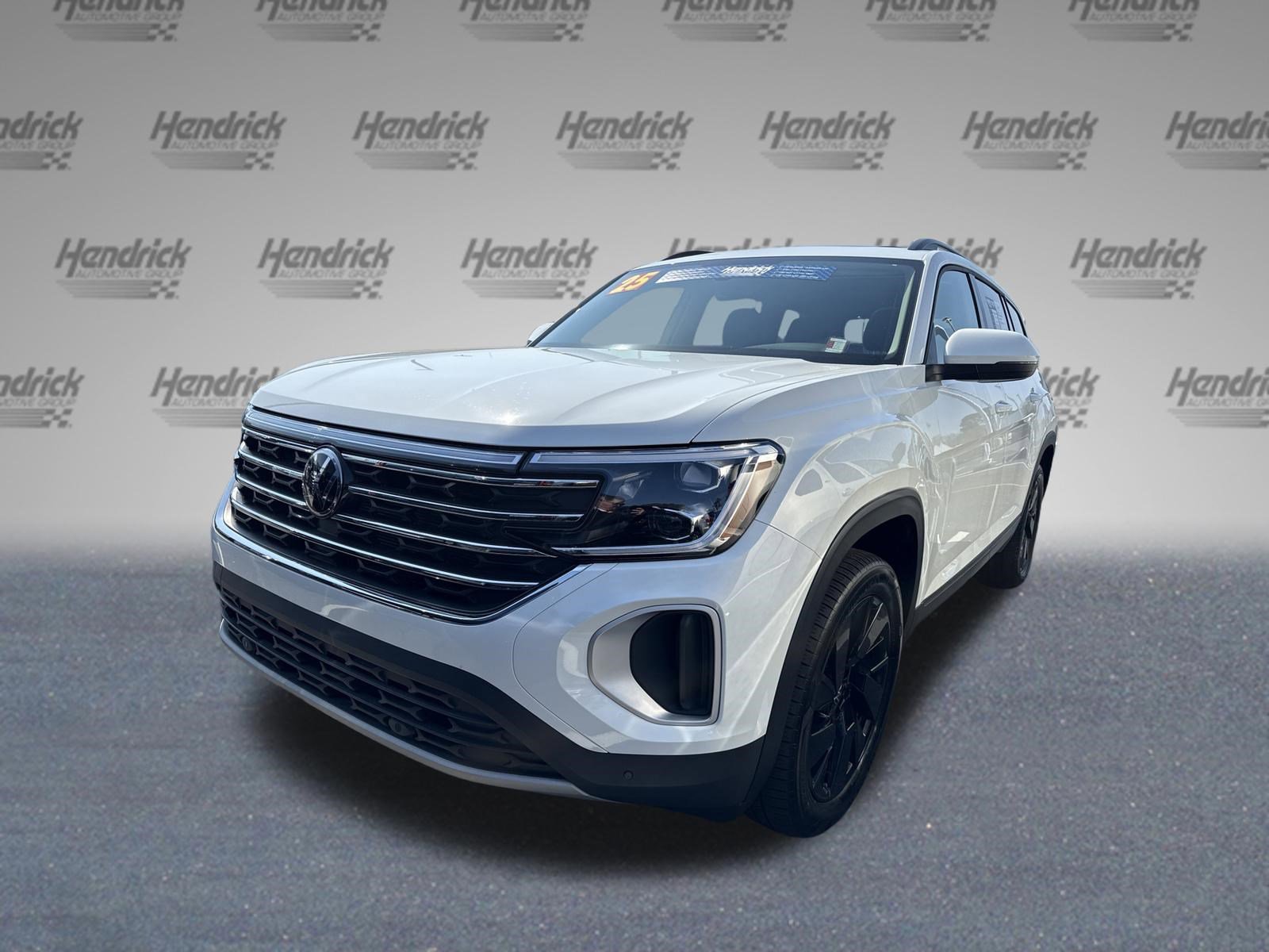 Used 2025 Volkswagen Atlas SE image 40