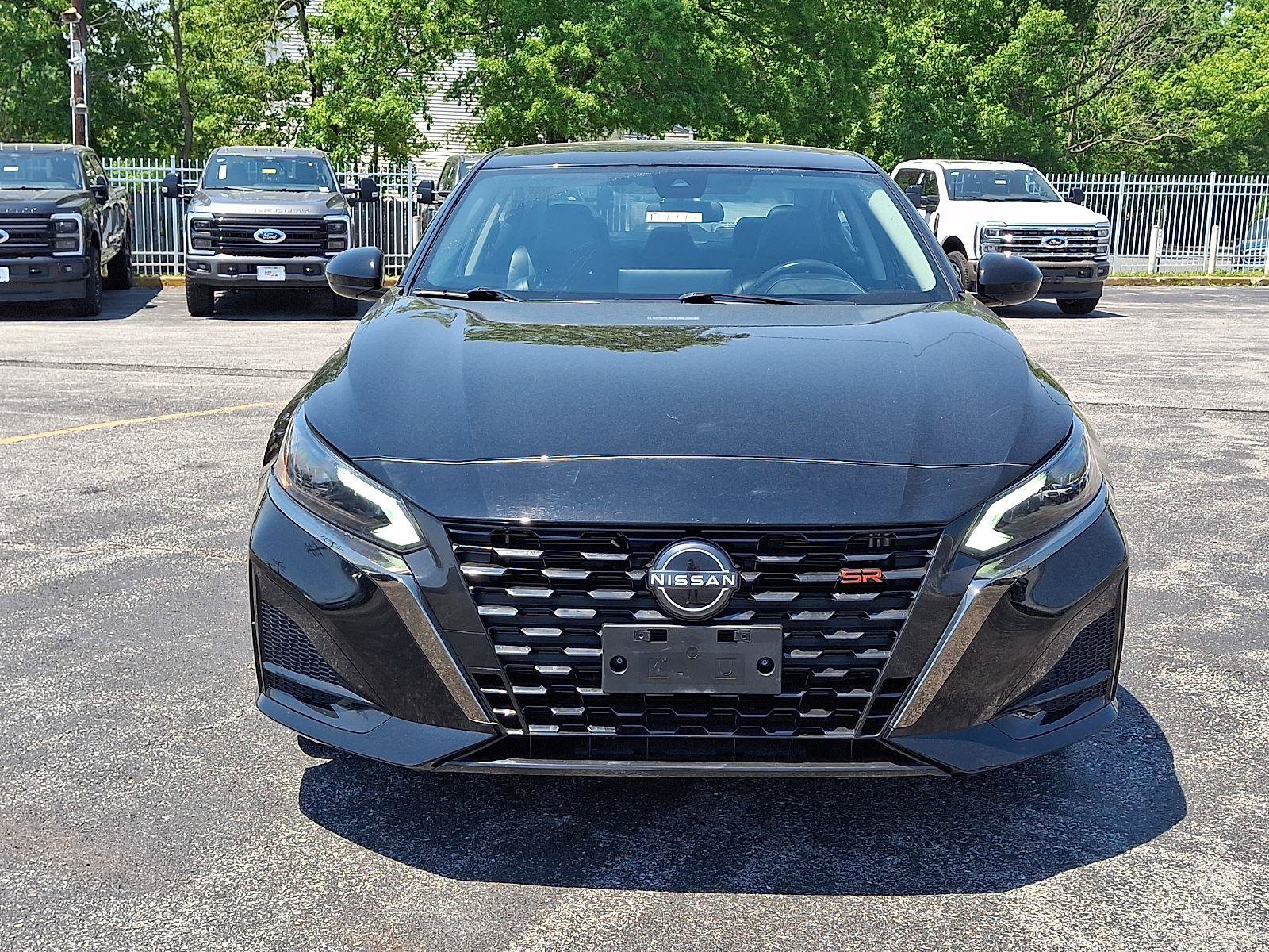 Used 2024 Nissan Altima 2.5 SR w/ SR Premium Package FWD image 2