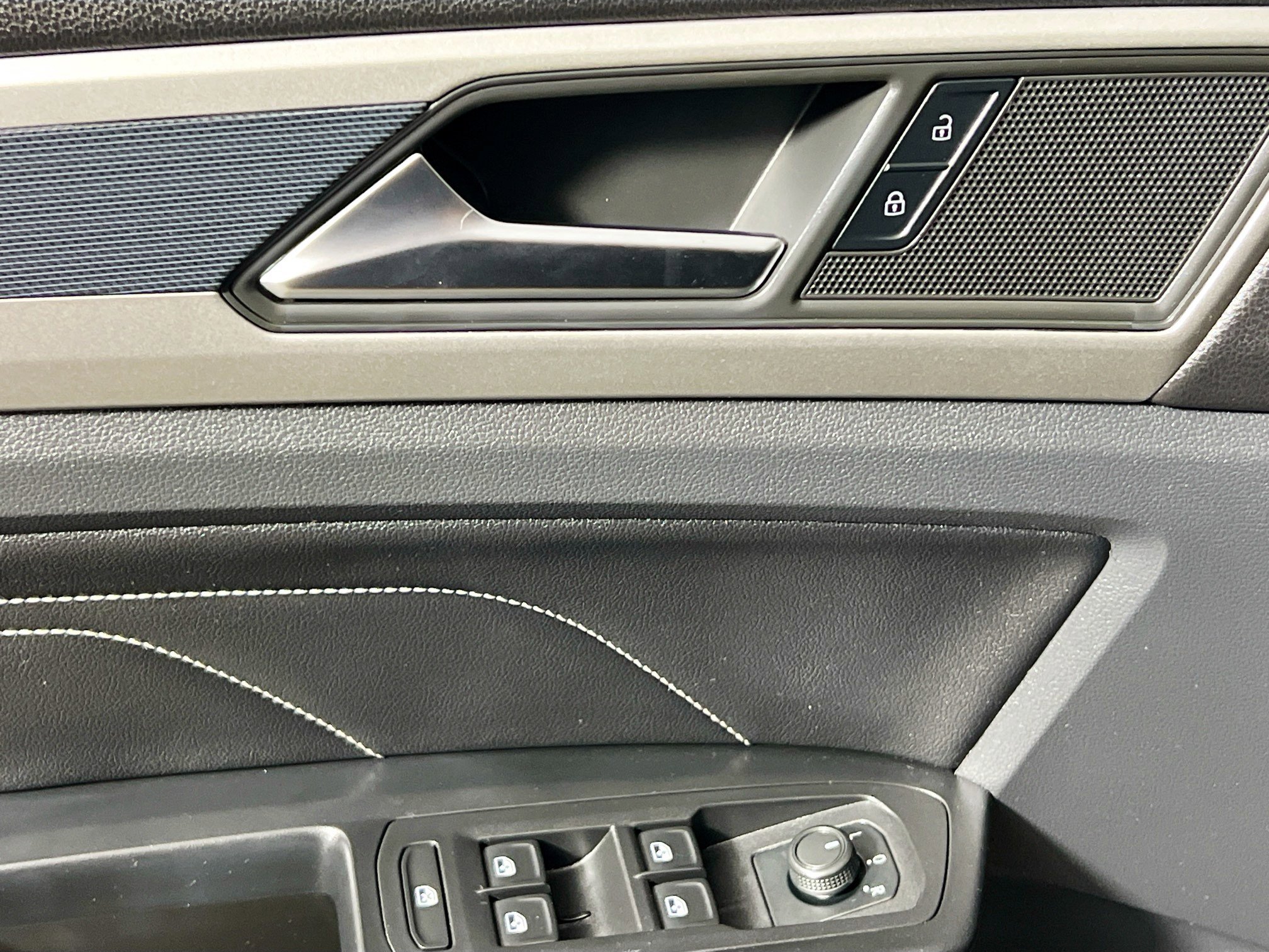 Used 2020 Volkswagen Atlas Cross Sport SEL image 16