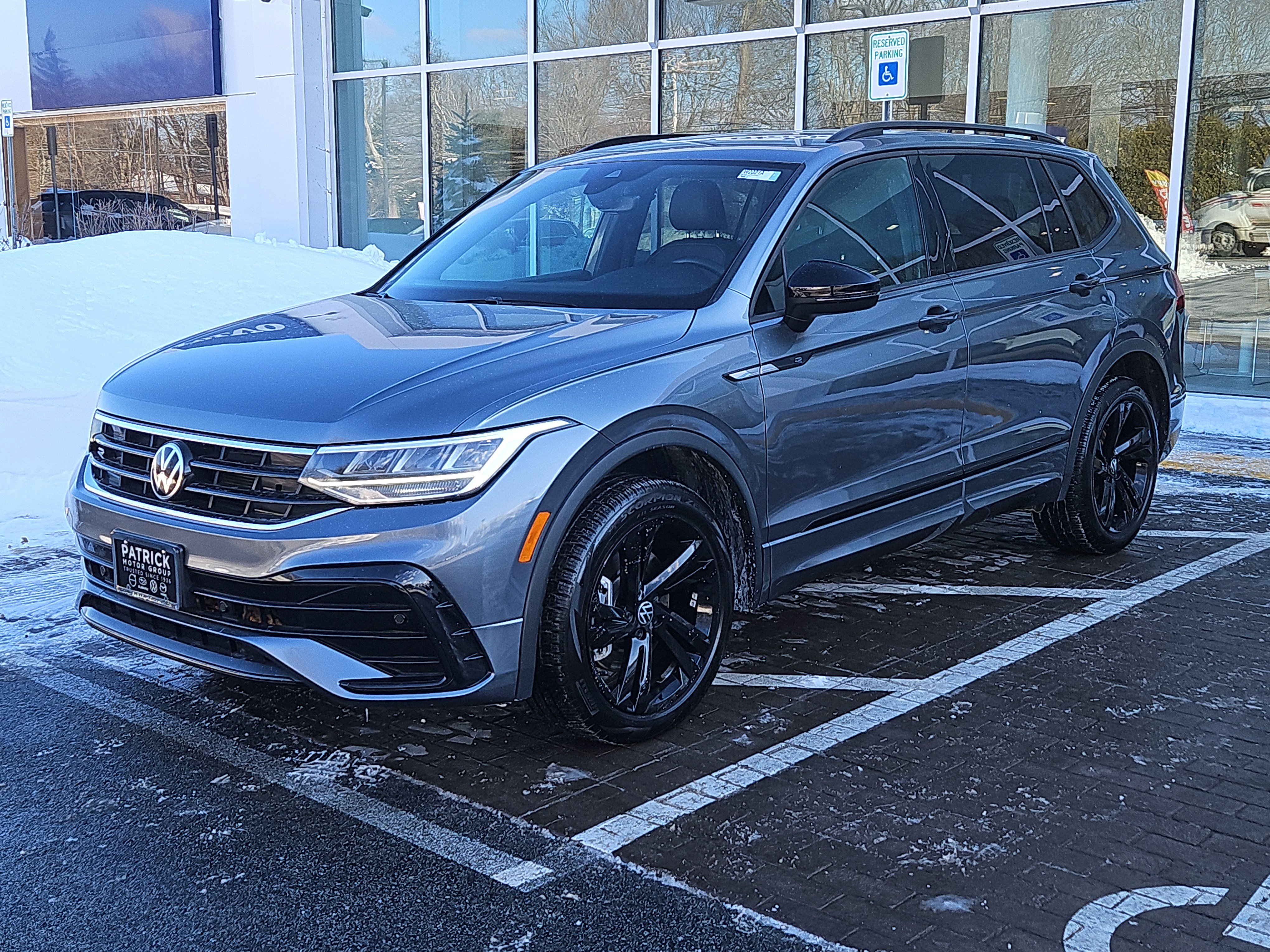 Certified 2023 Volkswagen Tiguan SE R-Line image 24