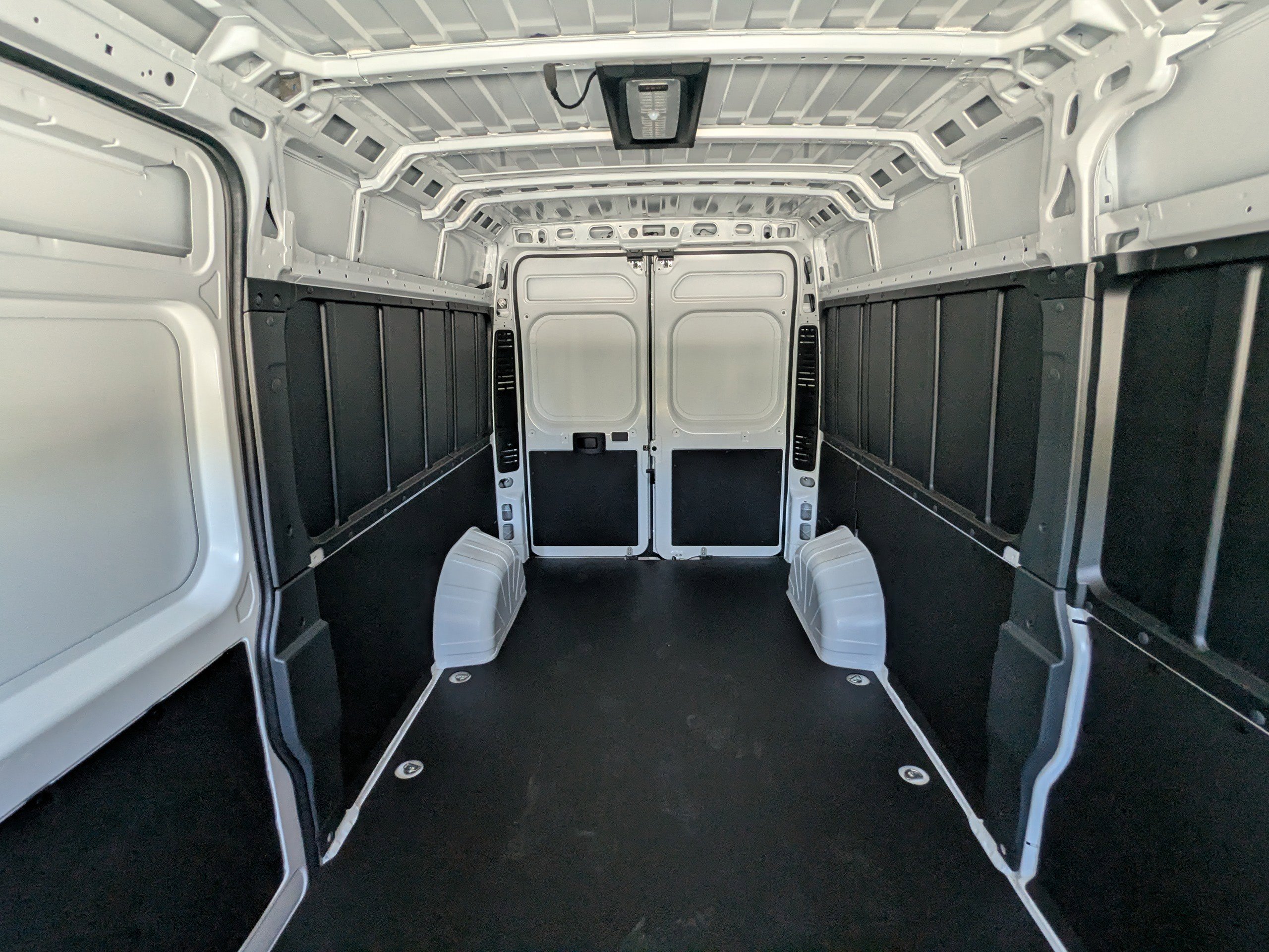 New 2026 RAM ProMaster 2500 w/ Quick Order Package 22G SLT image 13
