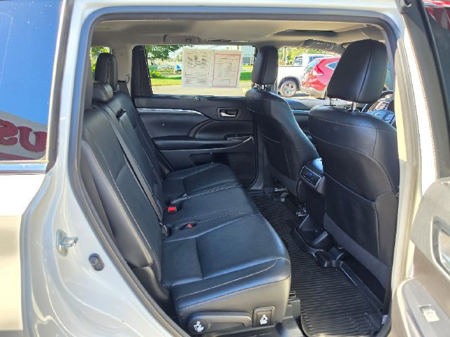 Used 2018 Toyota Highlander Limited AWD/4WD image 14