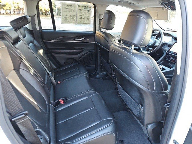 Used 2024 Jeep Grand Cherokee Limited image 16