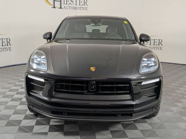 Used 2023 Porsche Macan Turbo image 3