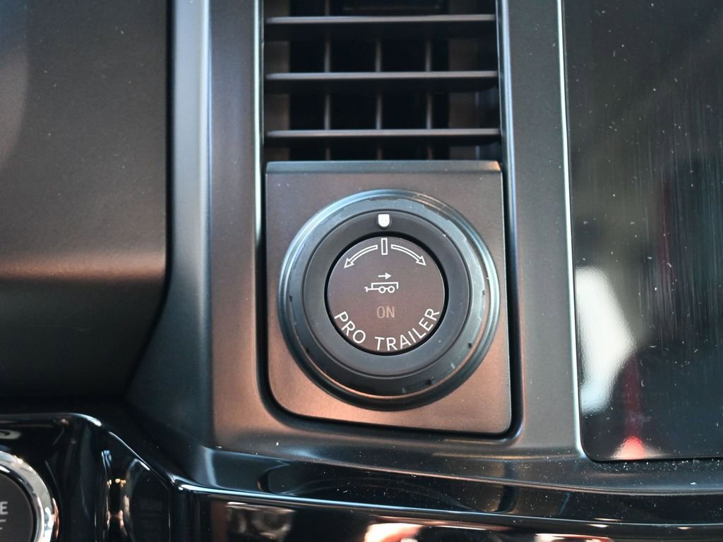 New 2026 Ford F250 Lariat w/ Black Appearance Package image 28