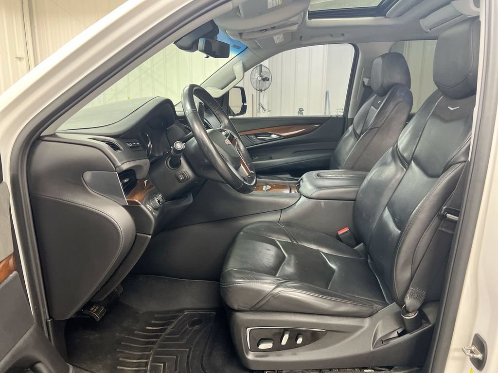 Used 2019 Cadillac Escalade ESV Luxury AWD/4WD image 21