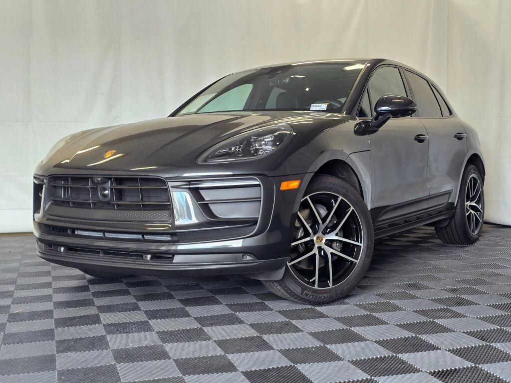 Certified 2025 Porsche Macan image 1