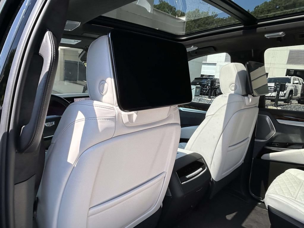 New 2026 Cadillac Escalade ESV Platinum Sport w/ LPO, ONYX Package AWD/4WD image 13