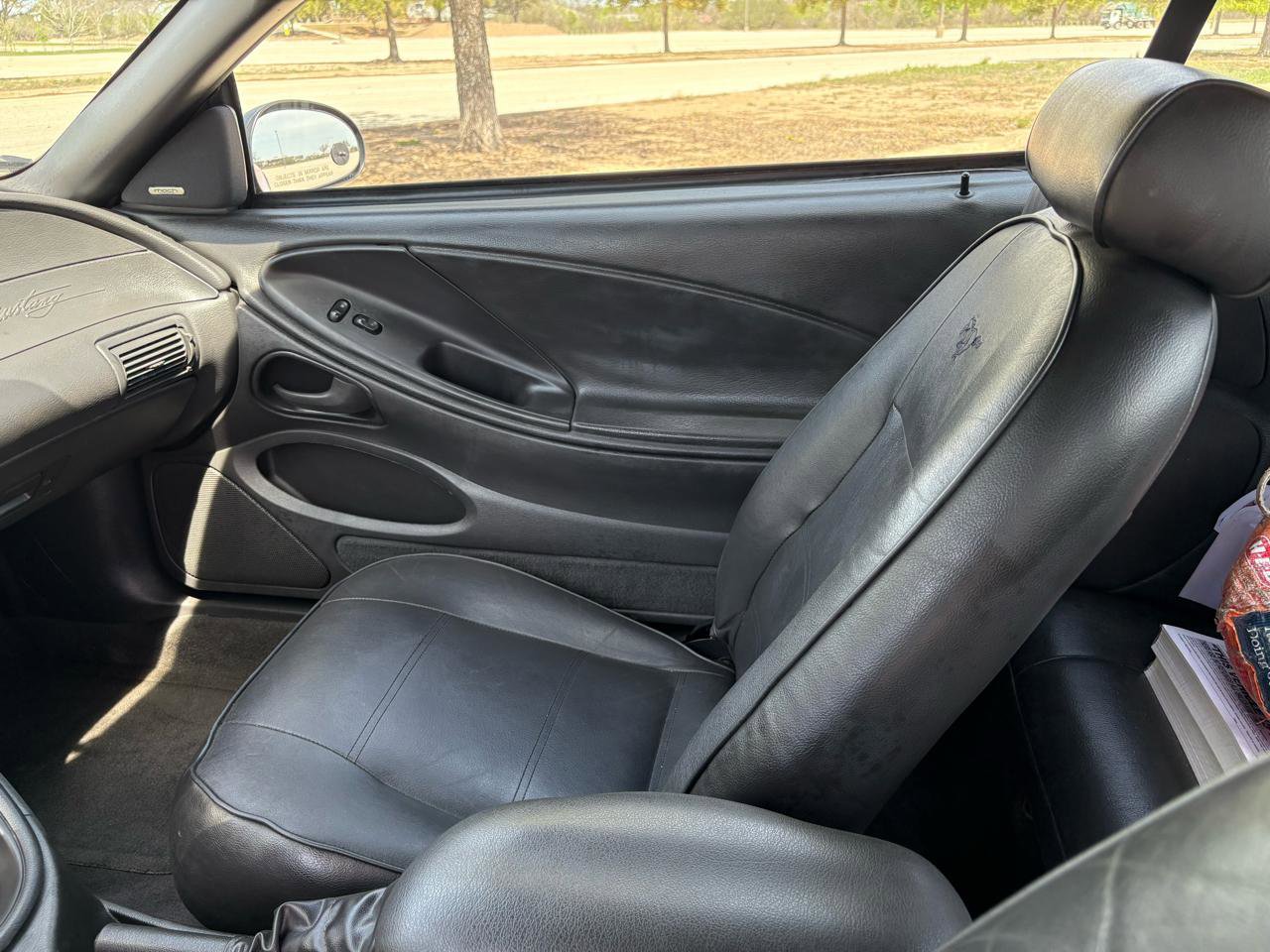 Used 2004 Ford Mustang 2dr CONVERTIBLE V6 image 33